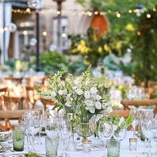 Recordando Una De Nuestras Bodas Favoritas De Este Verano Blanco Verde Y Dorado Para Una Cena De Ensueno En Los Jardines De Casa San Bodas Bodas Unicas Boda