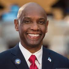 State Sen. Cecil Thomas files to run for Cincinnati mayor