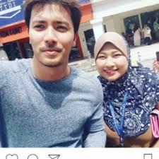Pelakon dan model pendidikan : Mak Cik Sanggup Tahan Mat Motor Ni Untuk Selfie Rupanya Fattah Amin