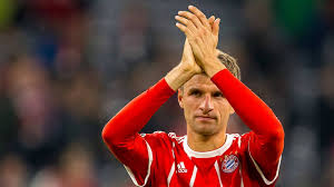 Er wohnt zusammen mit geliebten in einem haus im münchen. Thomas Muller Gibt Comeback Bei Bayern Munchen