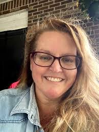 Leigh Bailey's Instagram, Twitter & Facebook