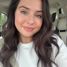 What is a typical pay structure for aesthetic nurses working in your  practice? (I only offer tox and filler, no lasers) I'm bringing