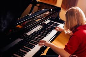 Elias keller grew up in bucks county, pa and earned degrees in anthropology and urban studies from the university of pennsylvania. Von Einem Wunderkind Der Musik Elias Keller Klavier Supertalent Fotograf In Klagenfurt Karnten Osterreich