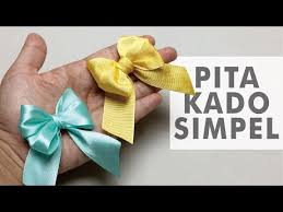 Membuat bros dari pita dan bros cantik untuk hijab kamu sudah jadi. Pitakado Tutorial Simpel Cara Membuat Pita Kado Dengan Cepat Youtube