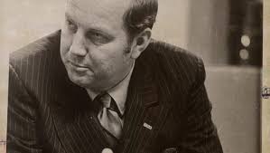 Top Nixon adviser dies at 77