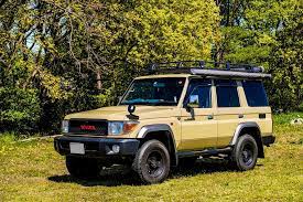 全国を旅するライダーに ランクル70が教えてくれたスローライフの魅力 トヨタ自動車のクルマ情報サイト gazoo 2021 ランクル 70 トヨタ ハリアー ランドクルーザー 70