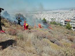 Eurokinissi (αρχείου) πυρκαγιά ξέσπασε λίγο μετά τα μεσάνυχτα σε διαμέρισμα πολυκατοικίας στο βύρωνα αττικής. Fwtia 3espase Ta 3hmerwmata Sthn Odo Granikoy Ston Byrwna