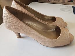 Karen Scott Rose Gold Cream Womens Heels Shoes Size 6 Or 6.5 3999 |  Auctionninja.com