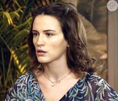 Foto: Maria (Bianca Bin) entra em desespero ao ver Celso (Rainer Cadete)  desmaiado, na novela 'Êta Mundo Bom!': 'Meu amor, fica bem. Fica. Eu não  posso viver sem você'. Quem antecipa é