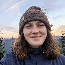 Eva Kahn's Instagram, Twitter & Facebook