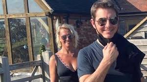 Got a surprise treat when the actor landed in a helicopter in their field, then let them go for a. Lh1rywlig5ld7m