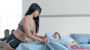 妈妈恳求怀孕的女儿与儿子做爱--卡门-桑塔纳在线观看