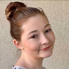 Isabel Murray's Instagram, Twitter & Facebook