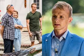 Ponad dwa miesiące po wydarzeniach przedstawionych w poprzednim odcinku, nasi bohaterowie spotykają się ponownie. Rolnik Szuka Zony Pawel Przedstawil Rodzine Internautki Piszcza Na Widok Jego Brata Ciasteczko