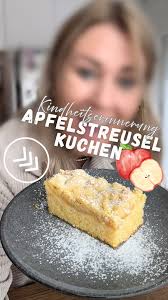 Küche bleibt sauber Gulasch" 2 Zwiebeln 2 geschälte Karotten 1 Handvoll  Sellerie 5 Sek/St 5 im Thermi zerkleinern oder per Hand klein schneiden.  Rindergulasch (Menge nach Belieben 700g ca für 4 Pers.)