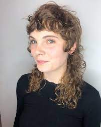 Marcella No Instagram Curly Little Mullets And This Babe Always Take My Breath Away Thank Yo Short Wavy Hair Medium Curly Hair Styles Female Mullet Curly