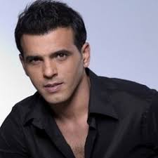 Stream אייל גולן וארקדי דוכין תחזרי.mp3 by יניב בן ארבון