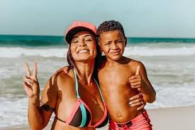 Nas mensagens, o seguidor afirma que não é uma boa influência para o garoto. Carol Nakamura Comenta Adaptacao Do Filho Adotivo