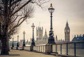 There are normally 397 trains per day . Comprehension Text And Exercises London The Crown Of Europe
