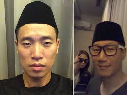 Kegembiraan Running Man di Jakarta; Kang Gary dan Ji Suk Jin Foto Pakai  Peci!