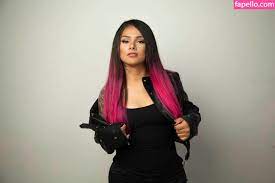 Snowthaproduct naked