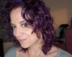 Image de ShoulderLength Purple Curly Hair