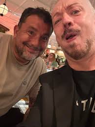 I love George's punk look 🙂