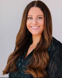 Lindsay Huff's Instagram, Twitter & Facebook