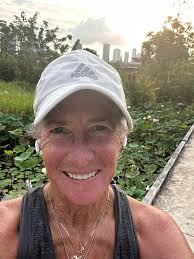 20 minutes to convince myself to get out in the rain 1 hour and 27 minutes  to tell myself to go home 🤣🤣🤣