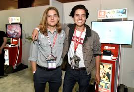 Dylan thomas sprouse and cole mitchell sprouse (born august 4, 1992) are american actors. The Real Reason Cole Sprouse And Dylan Sprouse Haven T Acted Together In Years