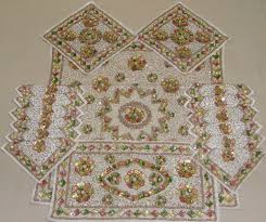 Boncuk işleme ve salon takımlarında kullanımı hakkında verdiğimiz bilgilerin ardından bu senenin en güzel boncuk işi salon takımı modelleri resim galerisine geçiyoruz. Renkli Boncuklu Salon Takimi Moda Orgu Fikirleri Onerileri Ornekleri