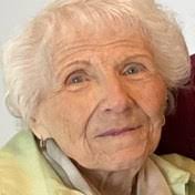 Leslie Tucci's Instagram, Twitter & Facebook