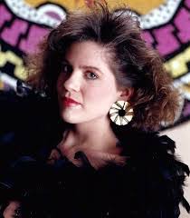 Leigh Looney's Instagram, Twitter & Facebook