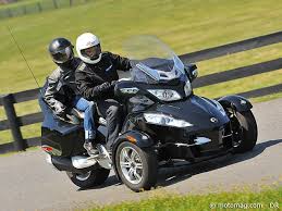Nouveau prix !moto honda goodwin 1800 3 roues 2015 ( blanche) 2 coffres arrières acheter neuve en août 2016 gps , radio am fm 4 speakers toile protectrice sièges chauffants poignées chauffantes. Can Am Spyder 1000 Rt S