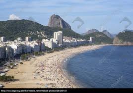 Copacabana strand ligger i babin kuk. Copacabana Strand Und Zuckerhut Rio De Janeiro Stockfoto 26426133 Bildagentur Panthermedia