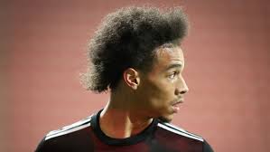 Sane prefers his left foot for passing and crossing. Nur 35 Minuten Einsatz Das Grosse Ratselraten Um Sane Br24