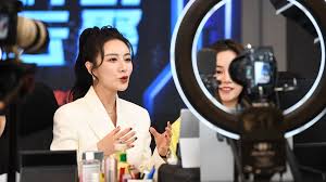 OR新媒体| 2024十大直播战，赚了我们多少钱？