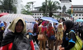 Berdasarkan informasi yang dihumpun radar sukabumi. Kelabakan Guru Honorer Mogok Jabar Ekspres Online