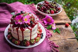 We now deliver your ordered delicacies within the 1st district. Suvine Marjatort Mandlibiskviidi Mascarpone Ja Valge Sokolaadiga Noad Kahvlid Toidublogi Britt Paju