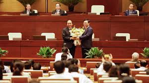 Nguyễn thị kim ngân (sinh ngày 12 tháng 4 năm 1954) là nữ chính trị gia người việt nam.bà là chủ tịch quốc hội thứ 8 của nước cộng hòa xã hội chủ nghĩa việt nam, chủ tịch hội đồng bầu cử quốc gia việt nam. Tan Chá»§ Tá»‹ch NÆ°á»›c Thá»§ TÆ°á»›ng Tuyen Thá»‡ Nháº­m Chá»©c Hom Nay Vov Vn