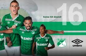 La etiqueta frontal lleva la figura del fundador de la ciudad de cali, sebastián de belalcázar, con la frase: Deportivo Cali Archives Football Fashion