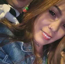 Yaya le confiesa a Karina García que es amiga de la exnovia de Marlon, y  que por eso le hacía fuerza para que eligiera a Mateo y no al modelo.  Karina y