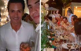 Check spelling or type a new query. Captan A Enrique Pena Nieto En Animada Boda De Republica Dominicana Video Aristegui Noticias