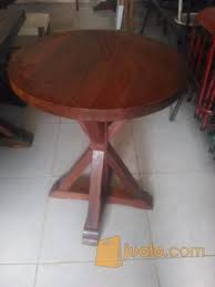 Selain itu meja dengan bentu persegi dapat diposisikan atau diletakkan pada menempel di tembok ruangan atau di sudut. Meja Makan Kayu Bulat Untuk Resto Cafe Denpasar Jualo