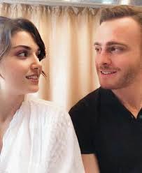 Dianelys Blanco Adli Kullanicinin Sen Cal Kapimi Panosundaki Pin 2020 Asik Ask Evrim