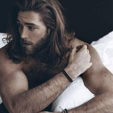 Okay, the slightly messed up wheat blonde hairstyle seems really harmonious. 15 Dudes That Prove Guys With Long Hair Are Absolute Dreamboats