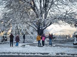 The change in length of daylight between today and tomorrow is also listed when available. Photos White Christmas To Elude Shimla This Year Too Shimla News Times Of India