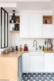Une Cuisine A Mi Chemin Entre Le Style Scandinave Et La Tendance Industrielle Cuisine Moderne Petite Cuisine Moderne Petit Stockage De Cuisine