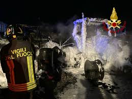 Jun 01, 2021 · un fratello del cantautore pino daniele, salvatore , è deceduto nella sua abitazione a napoli in via san giovanni maggiore pignatelli. Incendi Vigili Del Fuoco Salvano Azienda Agricola A Catania Qds