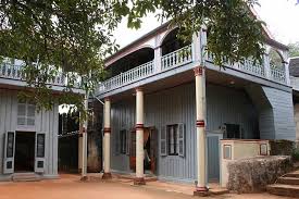 Photos De Madagascar Ambohimanga Morgantown Architecture Lots Of Windows